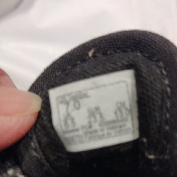 Vans Kids Comfortable And Stylish Black, Yellow and White Velcro Sneakers - Picture 5 of 9